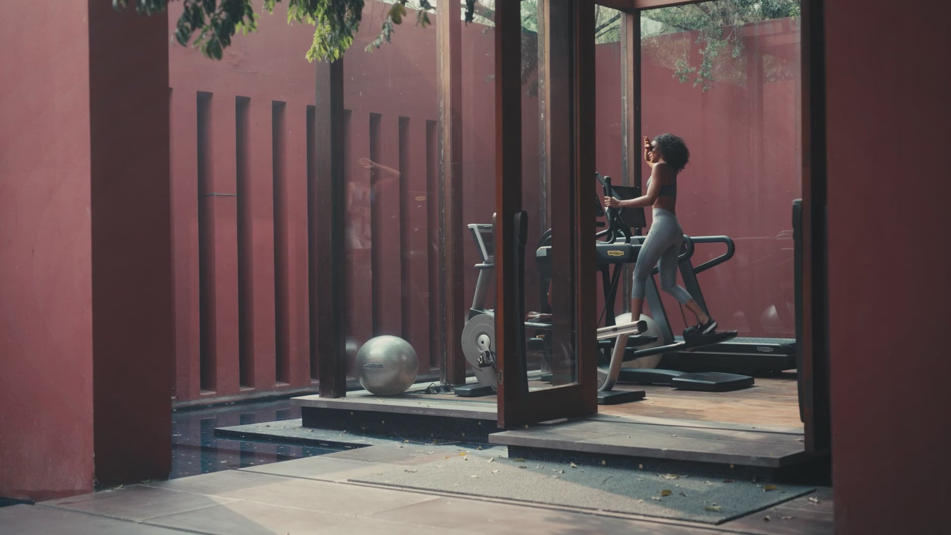 Încărcați videoclipul: 